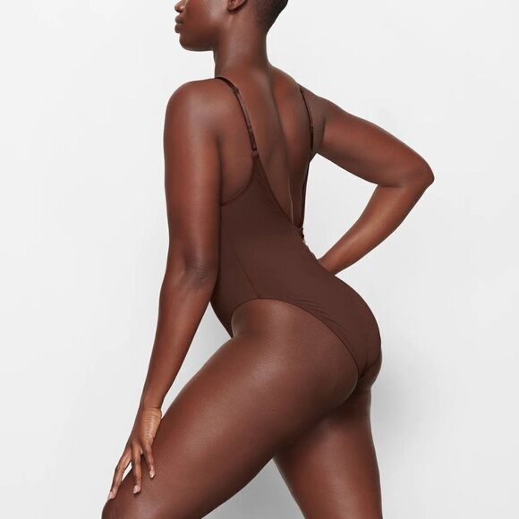 NWT Skims Scoop Neck One Piece Swimsuit Size Medium In Cocoa - Picture 2 of 5